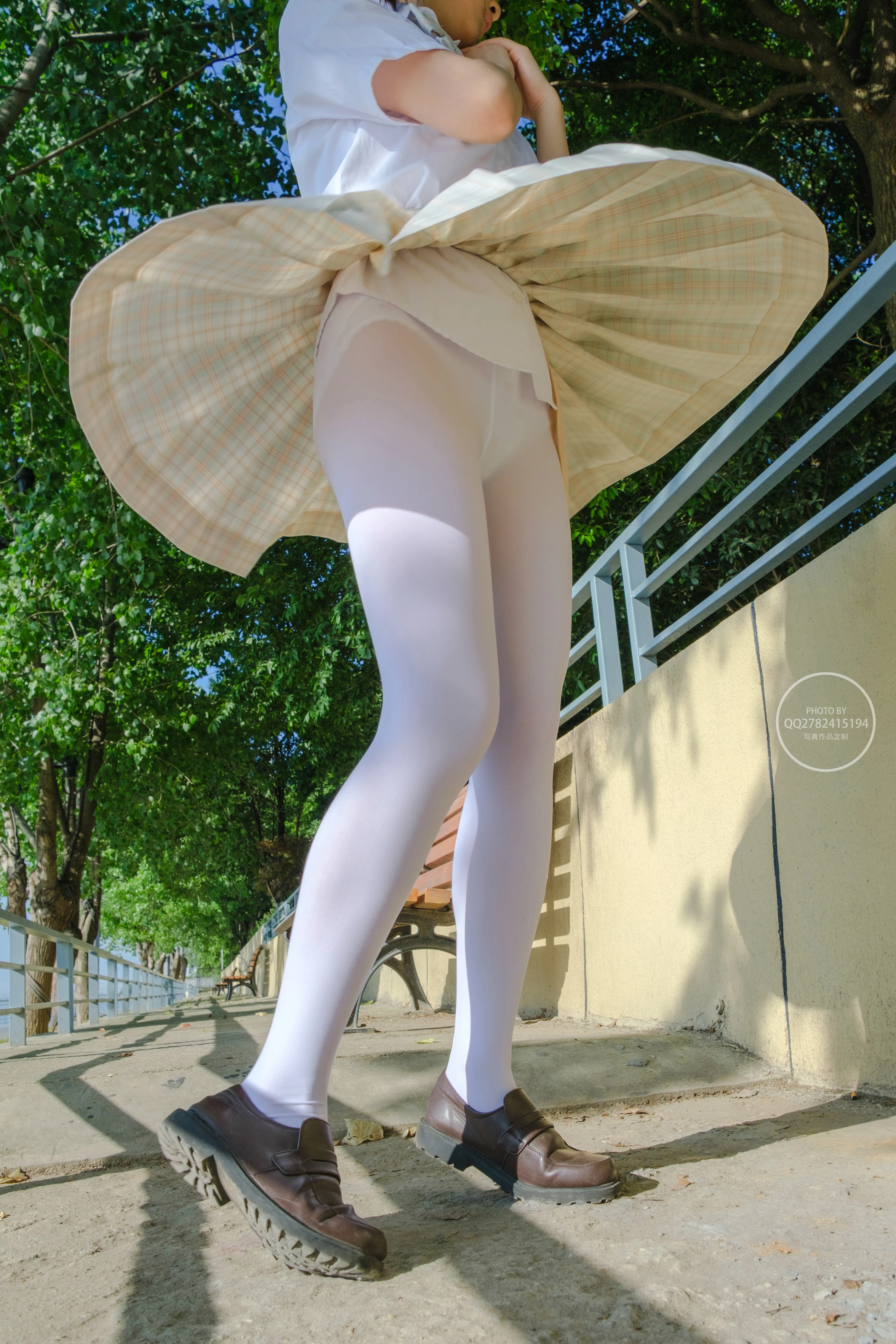 森萝财团 有料 NO.040 海边JK制服白丝 [95P]插图2